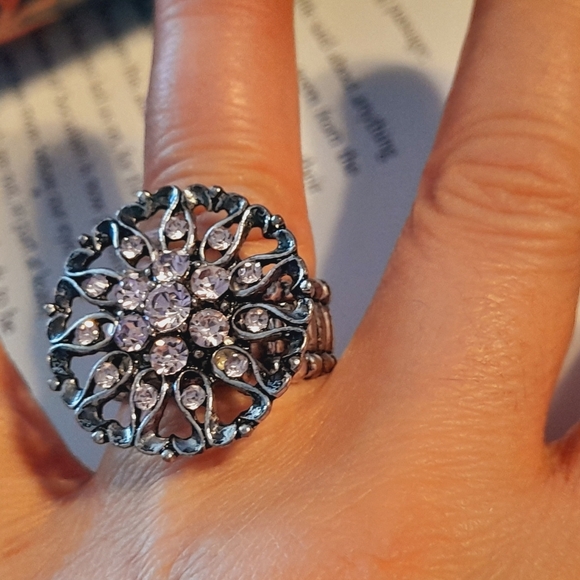 Stretchy One Size Fits All Silver Toned Ring with Lilac Rhinstones - Picture 4 of 11